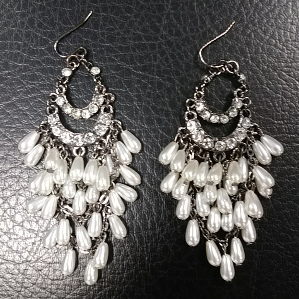 Vintage fancy dangling gunmetal silver and pearl earrings